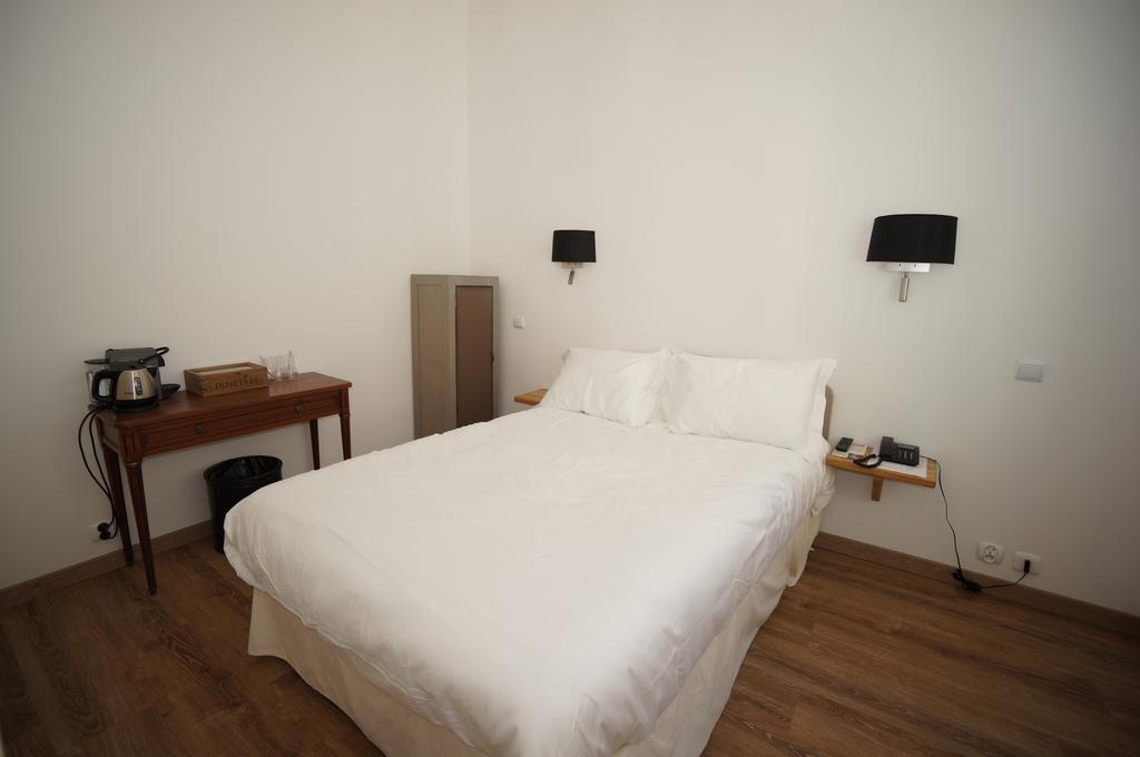 Hotel Les Trois Lys Condom Habitación foto
